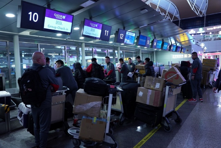 DB电竞首页-上海海港队在昨晚重新集结，即将开启为期约三周的海外冬训拉练